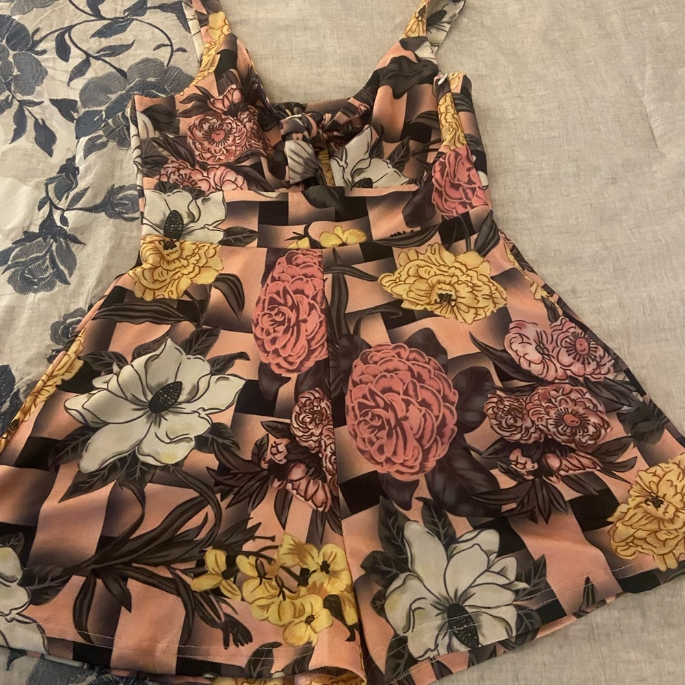 New cute floral pink romper-Front Tie Knot Rompers!!! - Picture 6 of 7